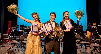 … И С ПЕСНЕЙ