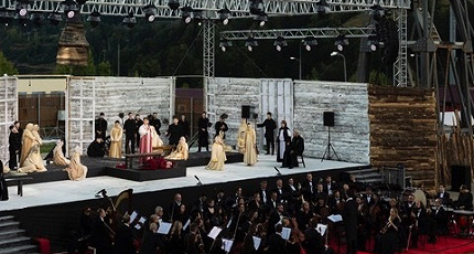 «ПИКОВАЯ ДАМА» НА ВЫСОТЕ 1050 МЕТРОВ