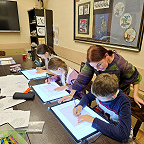 За работой над световым планшетом