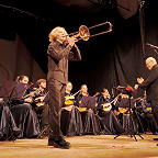 Молодежный русский народный оркестр «Серебряные струны», солист – Федотов Илья (тромбон).