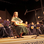Молодежный русский народный оркестр «Серебряные струны», солистка – Никулина Полина (гусли).