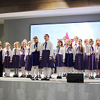 Концерт, посвященный полному снятию блокады Ленинграда, в зале Администрации Адмиралтейского района Санкт-Петербурга, младший хор школы. 