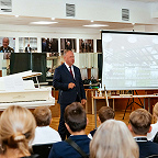 Директор ДШИ им. Ю.Х. Темирканова - Овчинников Александр Владимирович