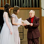 Конкурс «Диалоги за роялем», диплом вручает Евгений Александрович Левитан