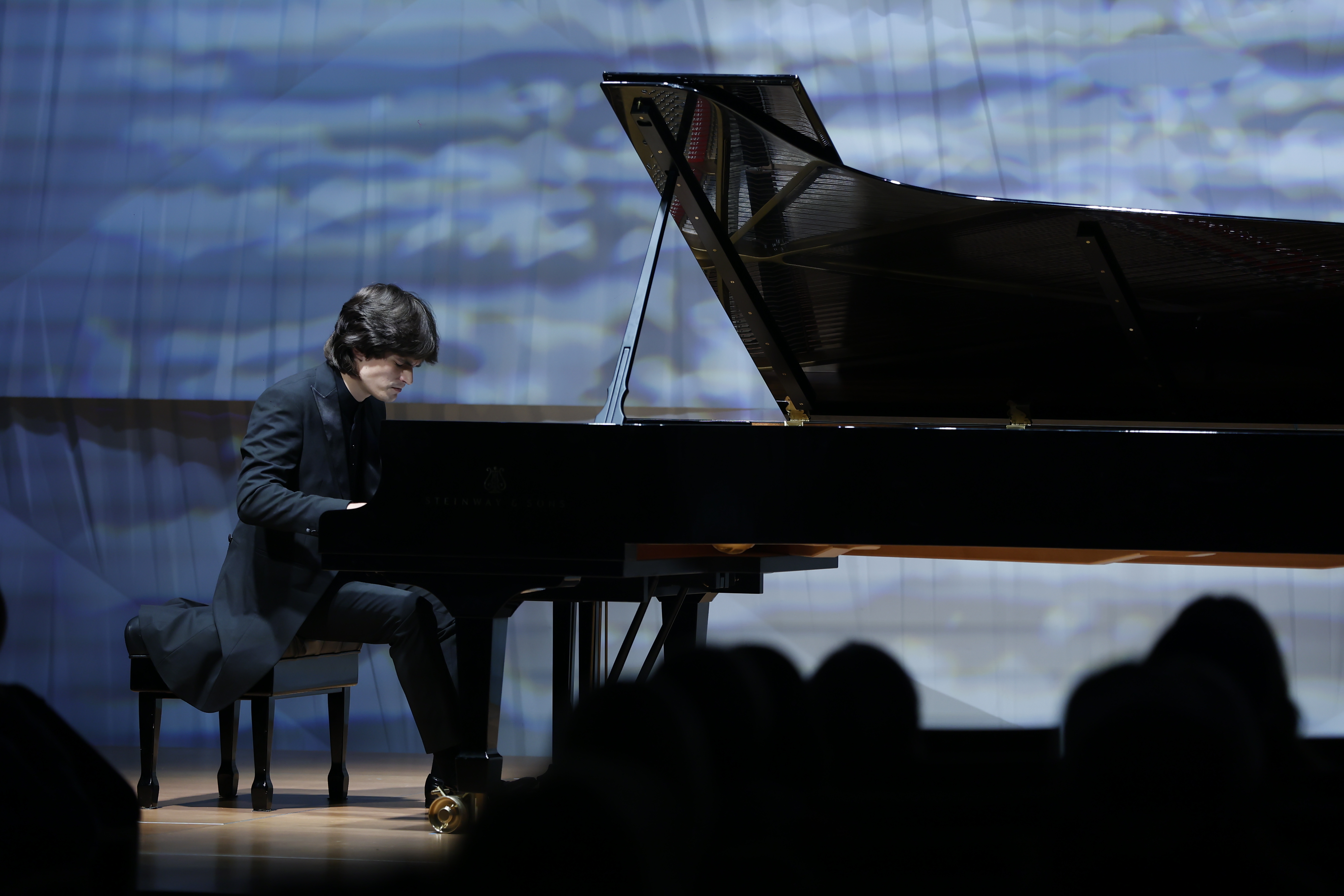  Играет Илья Папоян. Фото предоставлено пресс-службой МКЗ «Зарядье»