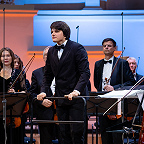 Федор Безносиков и музыканты РНО. Фото предоставлено пресс-службой Московской филармонии