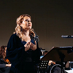 Поет Диляра Идрисова. Фото Иры Полярной предоставлено Apriori Arts Agency