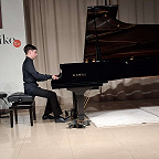 Играет Михаил Пироженко. Фото автора