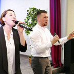  Вокальный дуэт преподавателей народного отдела Алёна Яковлева и Никита Бабушкин 