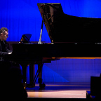 Играет Юрий Фаворин. Фото предоставлено пресс-службой МКЗ «Зарядье»