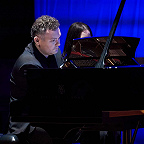 Играет Юрий Фаворин. Фото предоставлено пресс-службой МКЗ «Зарядье»