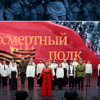 С.Серваль и учащиеся театрального отделения