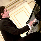 Лауреат международных конкурсов Г.Комаровских