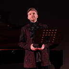 Поет Николай Землянских. Фото Ильи Трушина