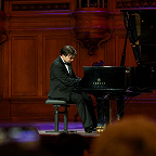 Играет Александр Ключко. Фото Ирины Шымчак