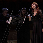 Яна Дьякова и музыканты Pratum Integrum. Фото предоставлено пресс-службой МКЗ «Зарядье»