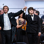 Николай Луганский, Федор Безносиков и музыканты РНМСО. Фото предоставлено пресс-службой Московской филармонии