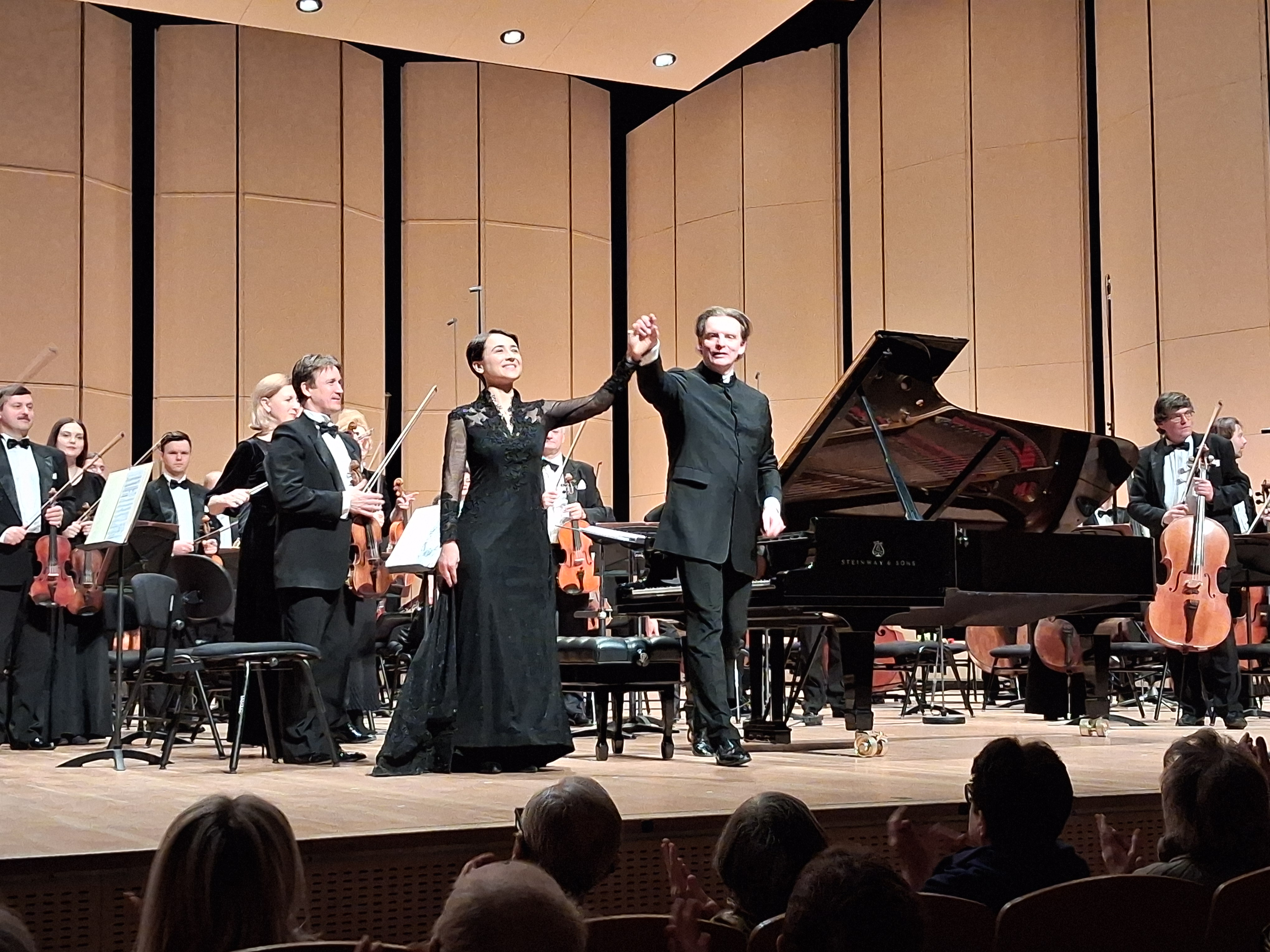  Анна Цыбулёва, Антон Шабуров и музыканты АСО. Фото автора