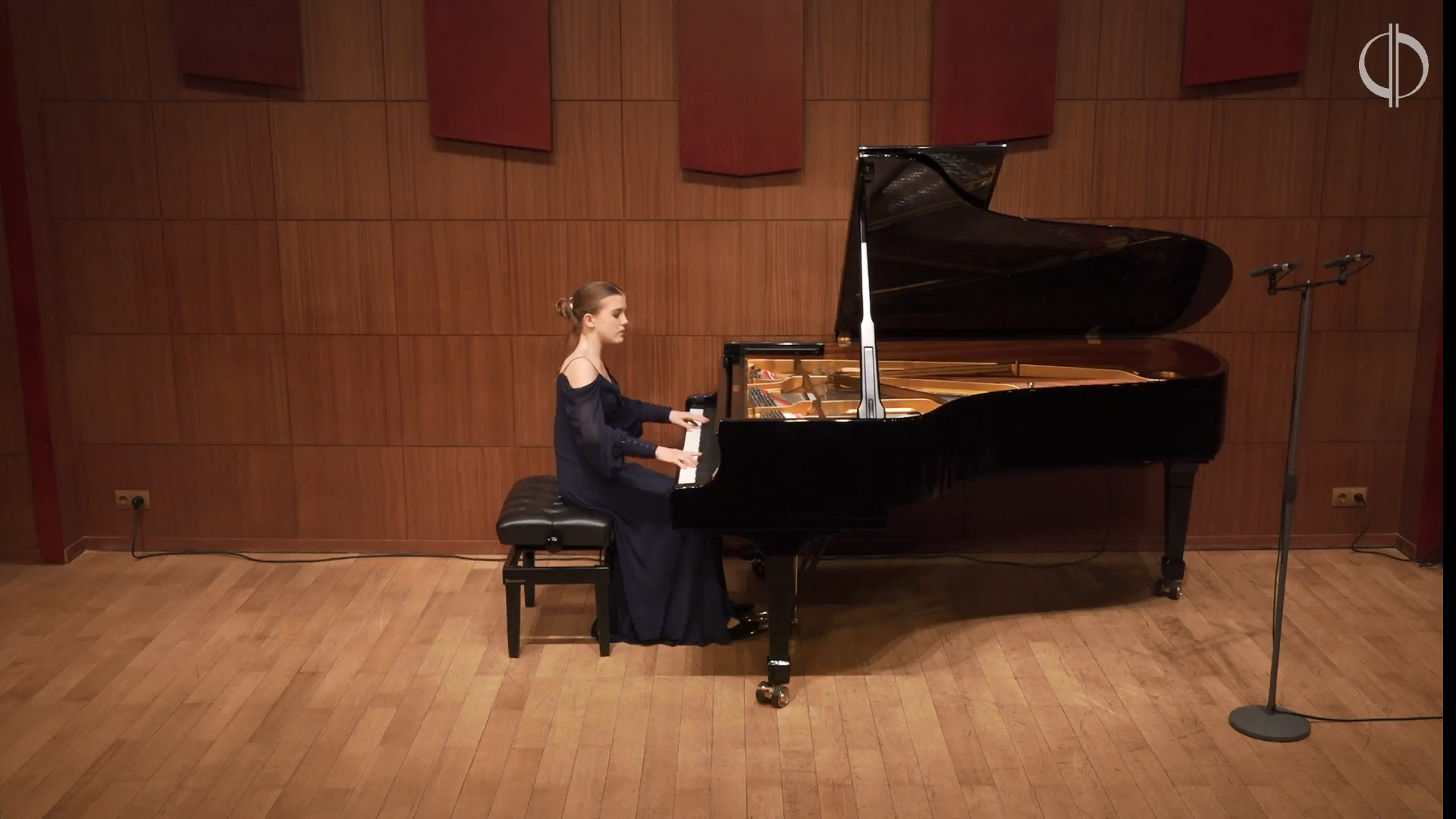  Играет Варвара Заруднева. Фото с официальной видеозаписи концерта
