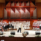 Образцовый и младший хоры «Радость», Младший хор «Радость». Хореография: Ренат Гатауллин, Полина Бондаренко (образцовый коллектив «Терпсихора» МАУДО «ДШХ №3»)