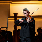 Играет Дмитрий Смирнов. Фото предоставлено пресс-службой Московской филармонии