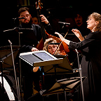 Дирижирует Екатерина Антоненко. Фото предоставлено пресс-службой МКЗ «Зарядье