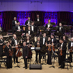 Александр Рудин с Татьяной Поршневой, Всеволодом Гузовым и другими музыкантами РНО. Фото предоставлено пресс-службой МКЗ «Зарядье»