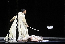 ПЛЕЙБОЙ И БЕЛЫЕ ВОРОНЫ