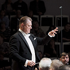 Дирижирует Александр Сладковский. Фото предоставлено пресс-службой ГАСО РТ