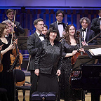 Элисо Вирсаладзе и музыканты РНО. Фото предоставлено пресс-службой МКЗ «Зарядье