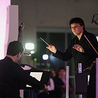 Дирижирует Федор Безносиков. Фото Никиты Чунтомова © Дом культуры «ГЭС-2»