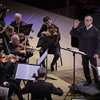 Дирижирует Александр Рудин. Фото предоставлено пресс-службой МКЗ «Зарядье»