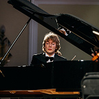 Играет Иван Бессонов. Фото Сергея Бабина предоставлено организатором концерта компанией Zapomni Entertainment