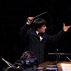 Дирижирует Федор Безносиков. Фото предоставлено пресс-службой Московской филармонии