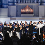 Теодор Курентзис и все участники на поклонах. Фото Антона Галкина